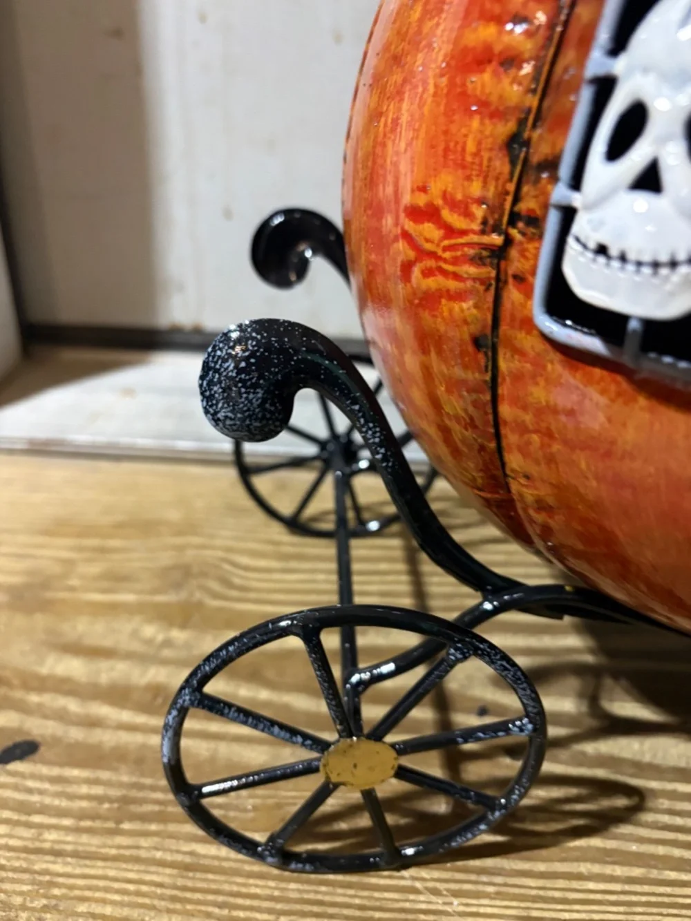 ZAERLTD ONLY ONE ON POSH- METAL PUMPKIN LIGHT UP ON CARRIAGE